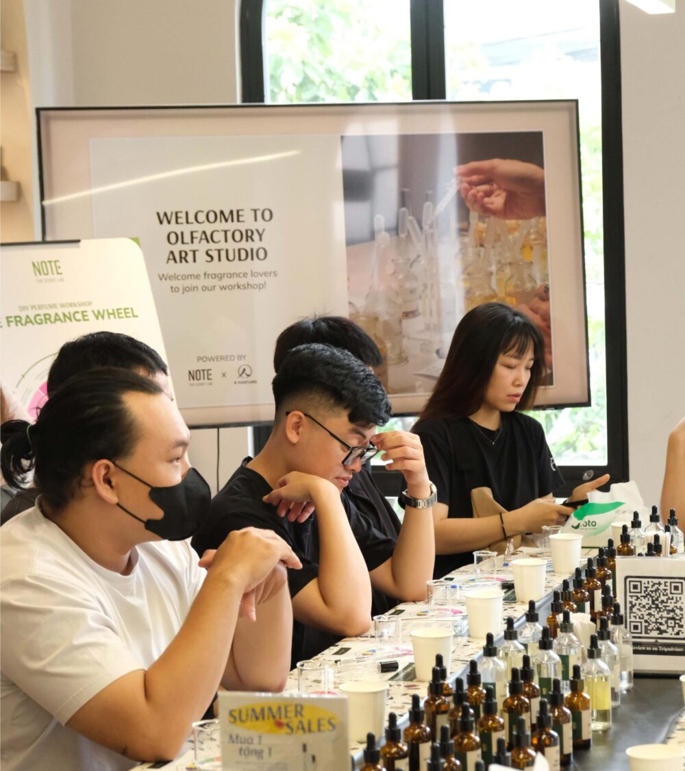 Perfume workshop bundles for travel agency