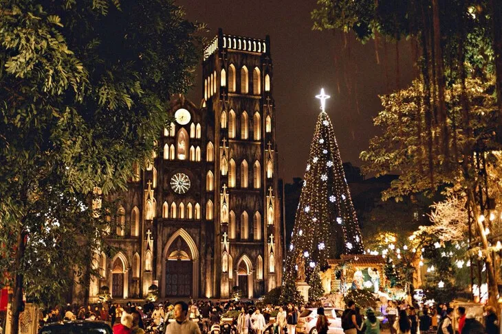 St Josephs Cathedral Nhà Thờ Lớn christmas activities in hanoi