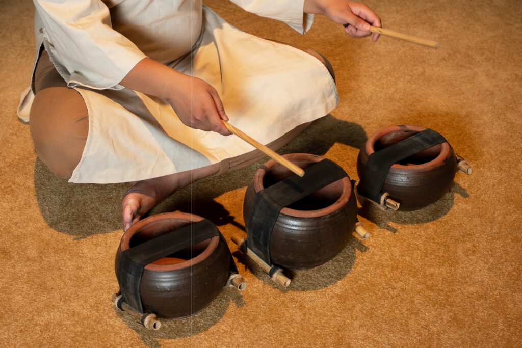 GOm Show Hanoi Gom Show Hanoi Hanoi cultural show Vietnamese Art