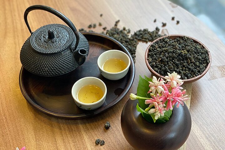 Floating cake and tea tasting Unique experiences in Hanoi Hanoi culinary Tea Tasting Hanoi