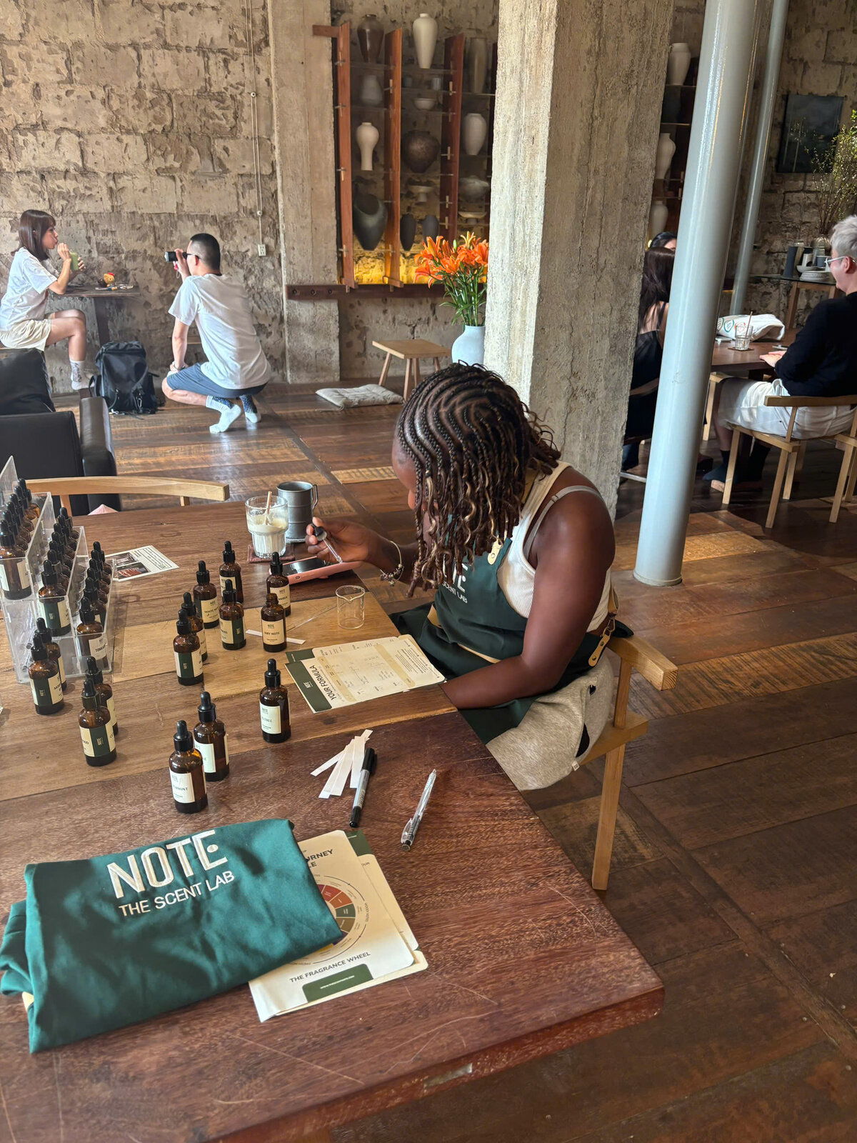 Создание уникального аромата в студии NOTE Тхао Дьен Сайгон