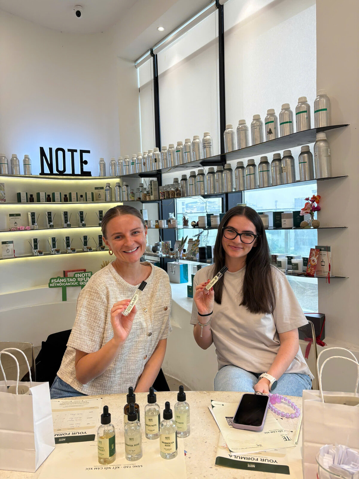 Travel experience gift vs souvenir — NOTE custom perfume bottle output