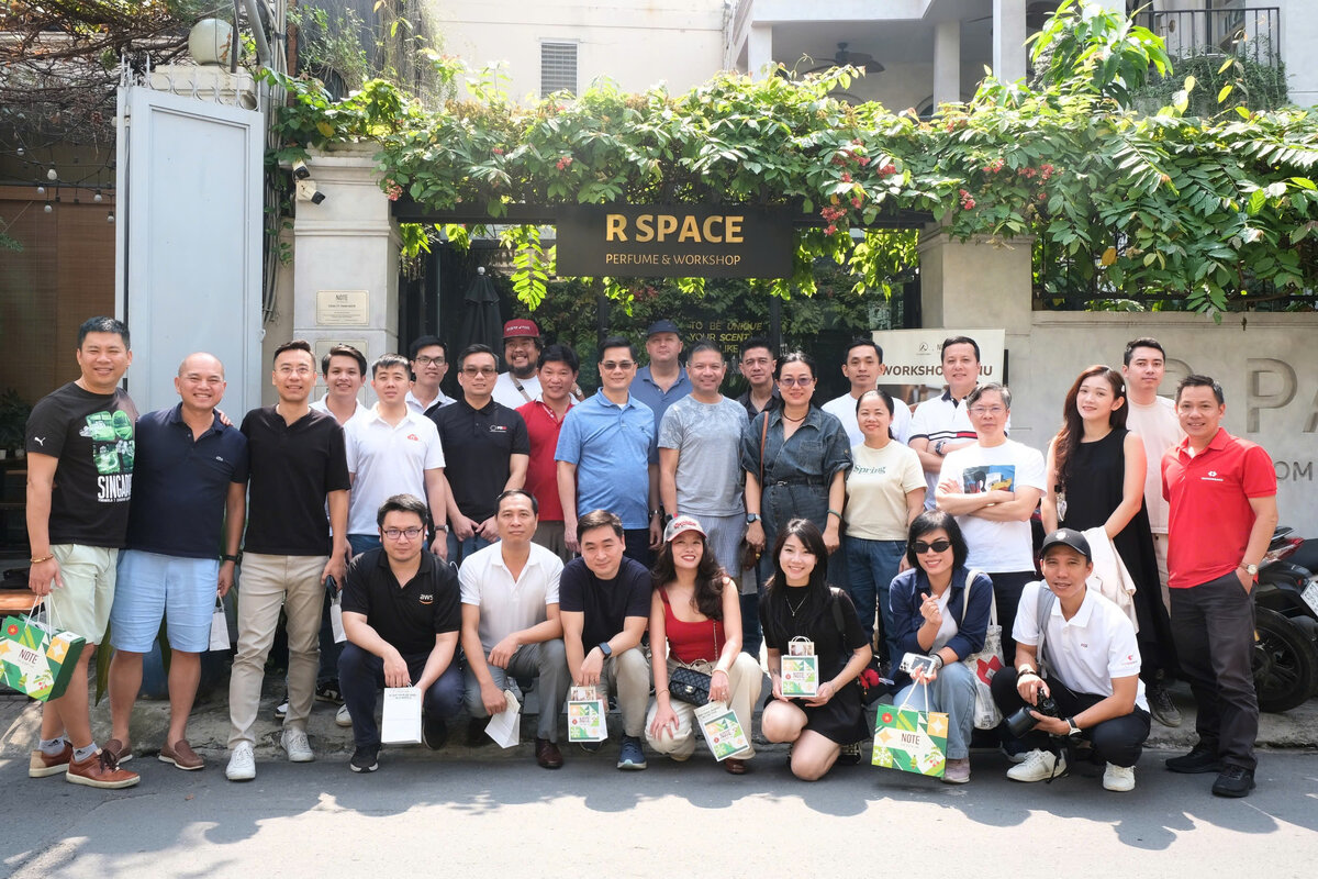 Western traveller creative workshop Vietnam NOTE cultural exchange perfume