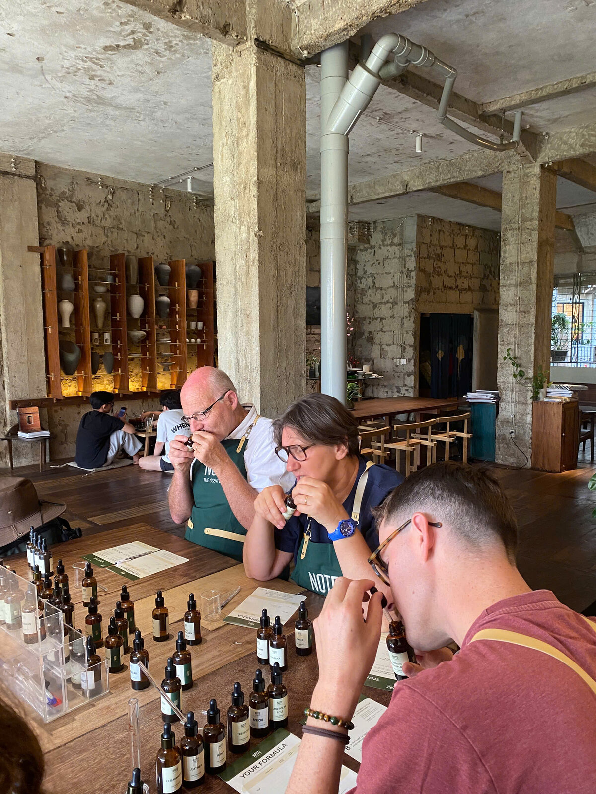 Инструктор мастер-класса с гостем на персональной сессии в NOTE