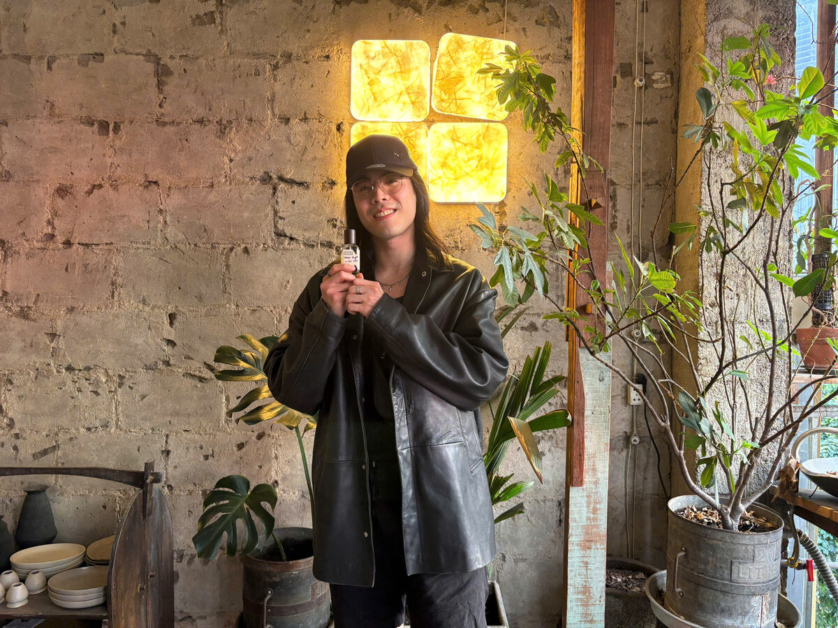 operahouseareavisitorwithbottle Perfume Workshop by NOTE The Scent Lab Visitor with custom perfume bottle Saigon