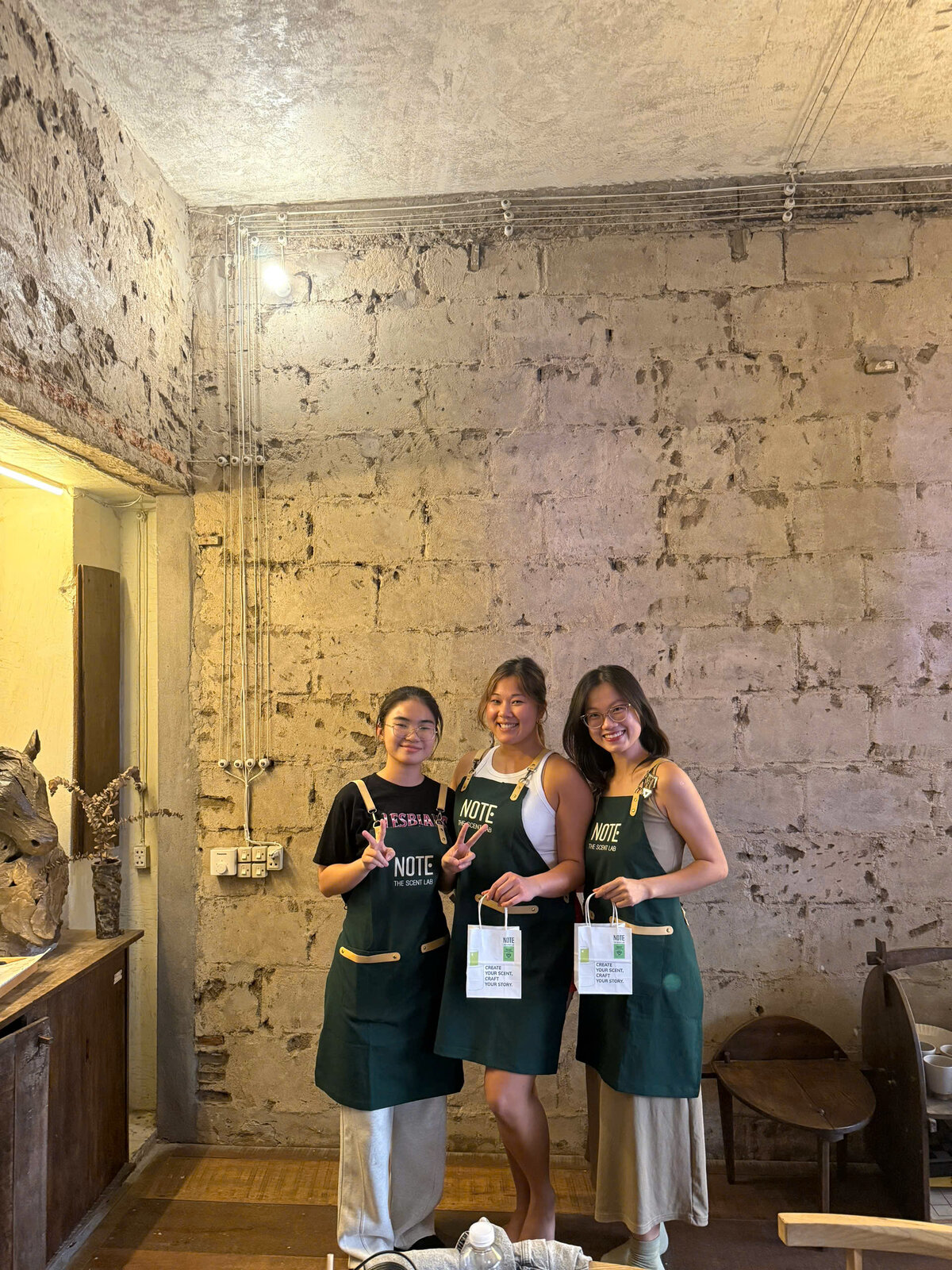 旅客在NOTE The Scent Lab越南工坊制作个性化香水
