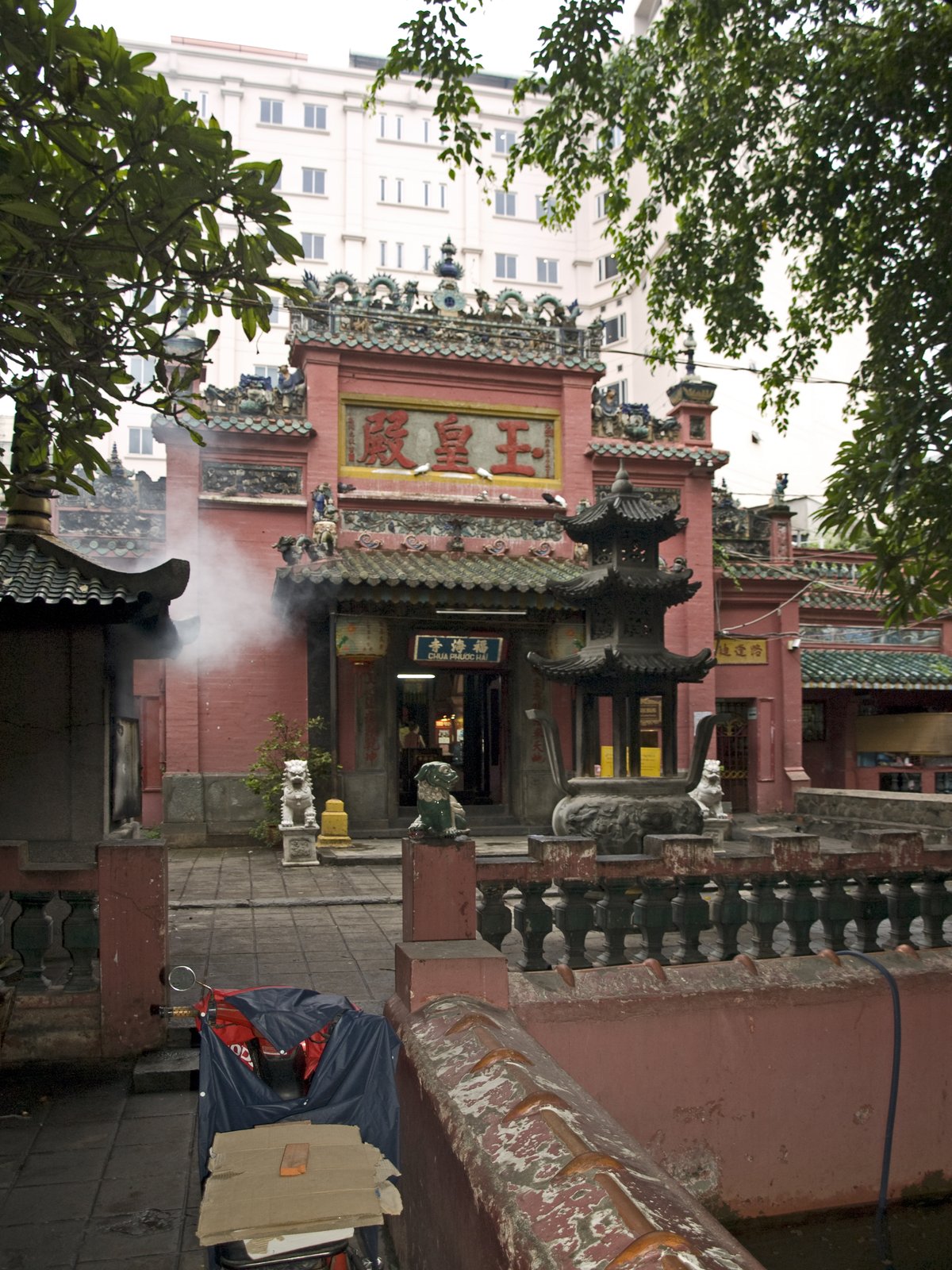 Jade Emperor Pagoda Saigon  Chua Ngoc Hoang temple exterior with traditional Vietnamese pagoda architecture in District 1 Ho Chi Minh City