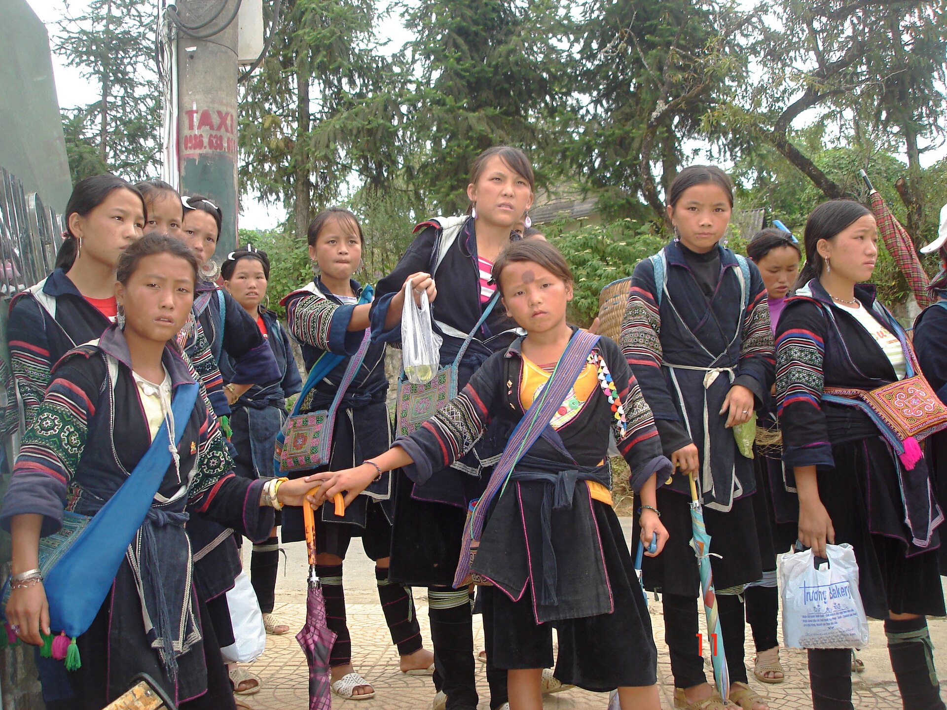 Hmong textile Sa Pa Vietnam  featured image for NOTE The Scent Lab destination guide  sapa indigo textile